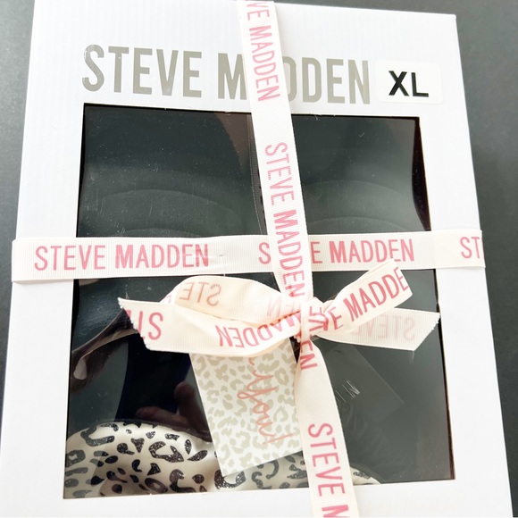 STEVE MADDEN black slippers & animal print eye mask GIFT SET New in Box 🎄🎁 NWT - Picture 2 of 6